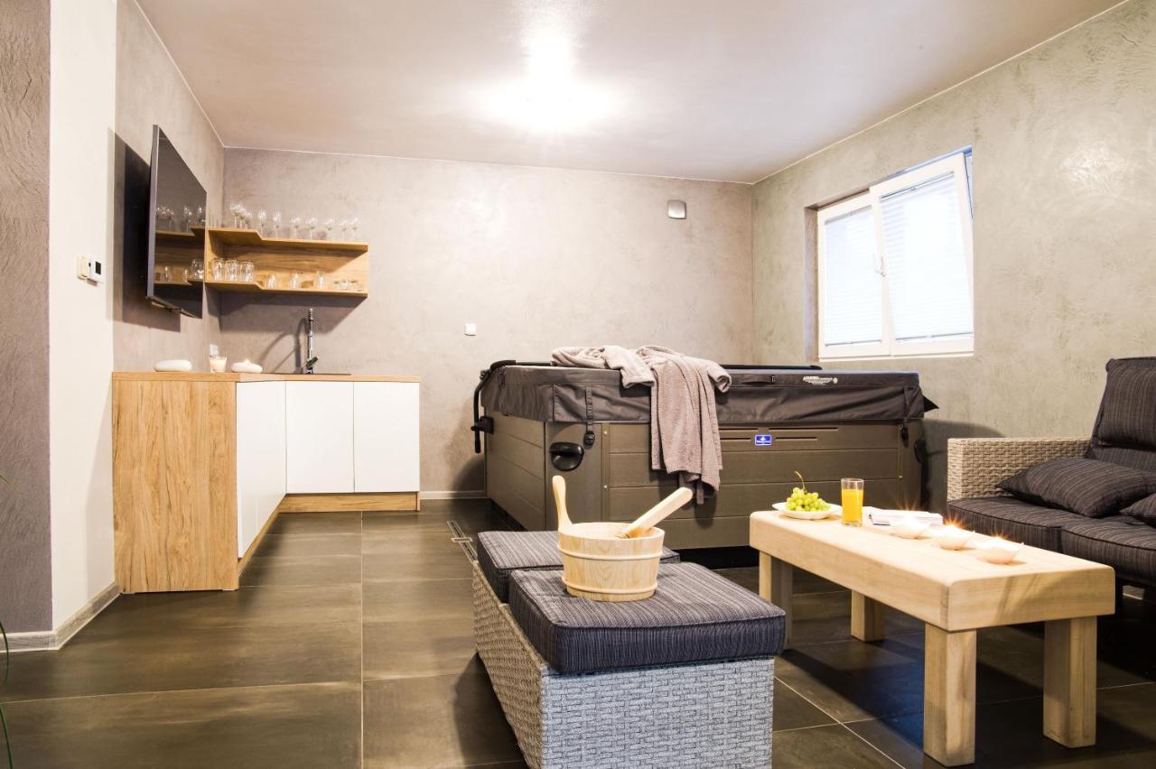 Apartmany A Wellness Vmal Skutec Bagian luar foto